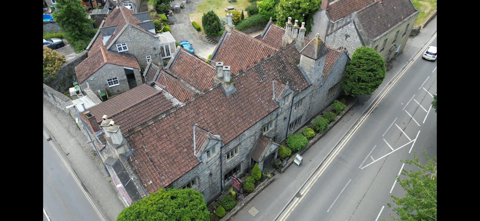 The Old Manor House Hotel Кейншам Екстериор снимка